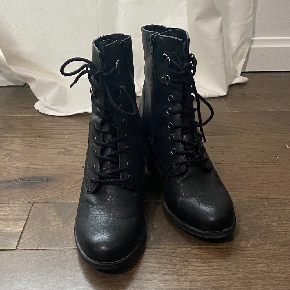 White Mountain Dark Green/Black Lace-Up Chunky Heeled Combat Style Boots